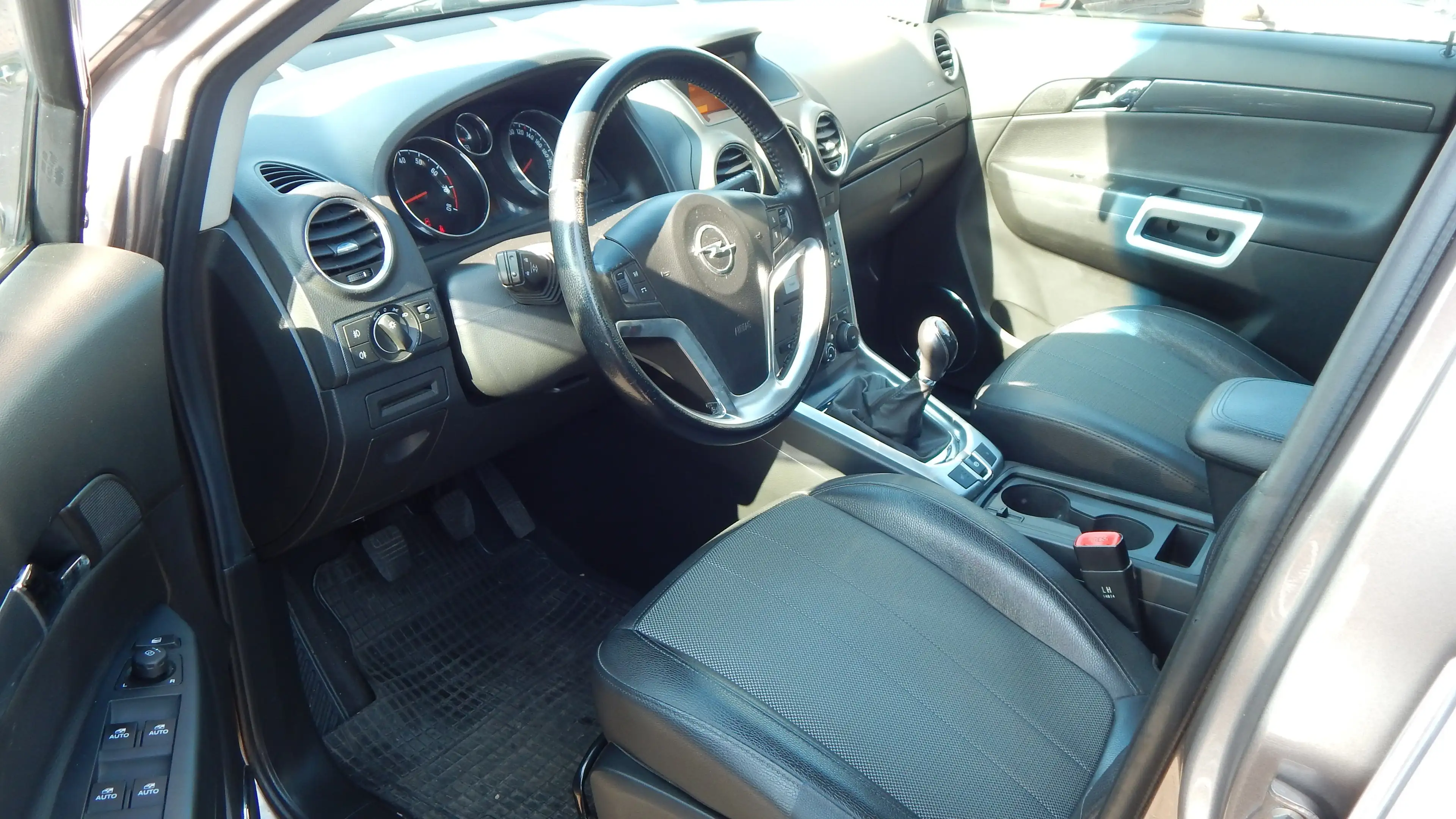 Opel Antara Design Edition 4x4 — photo 9