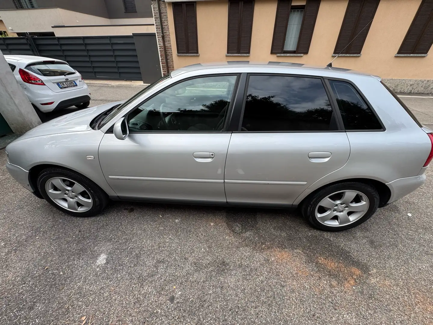 Audi A3 5p 1.6 Attraction 102cv - 1