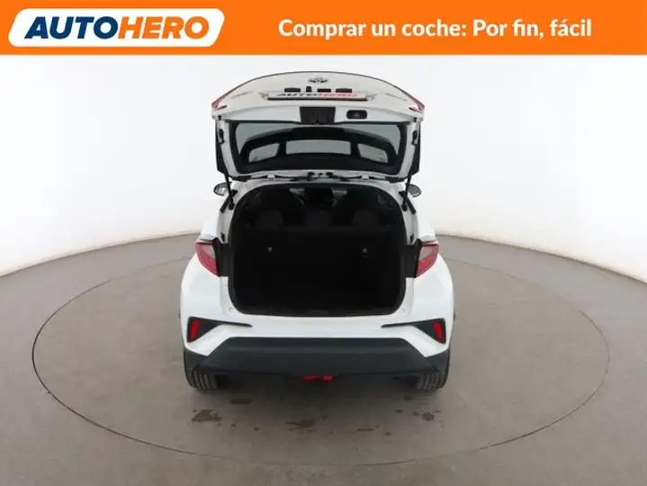 Toyota C-HR 2022, foto 17