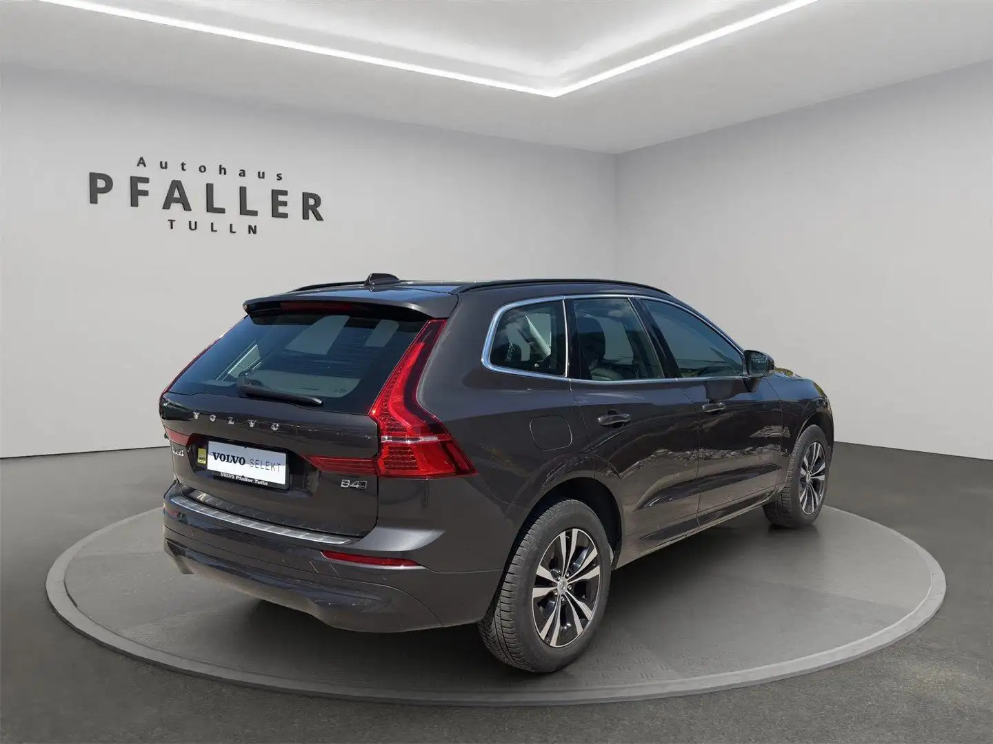 Volvo XC60 B4 Core AWD Geartronic Grau - 2