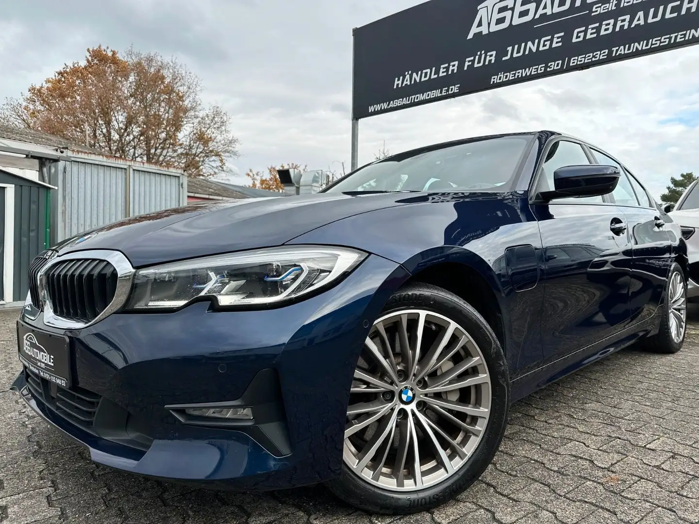 BMW 330 e Luxury eGSD*ACC*Laser*360°*Individual*4xSHZ Blau - 1