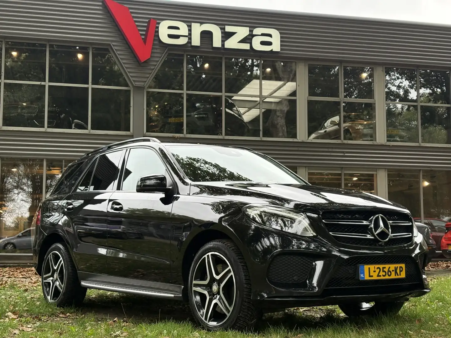 Mercedes-Benz GLE 400 4MATIC AMG Zwart - 1
