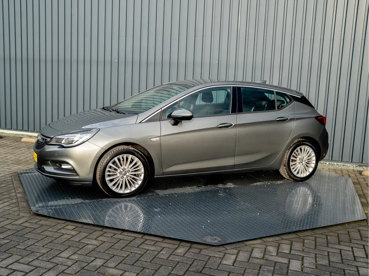 Opel Astra 1.4T 150Pk Innovation | Keyless | Trekhaak afnb. | Grijs - 2