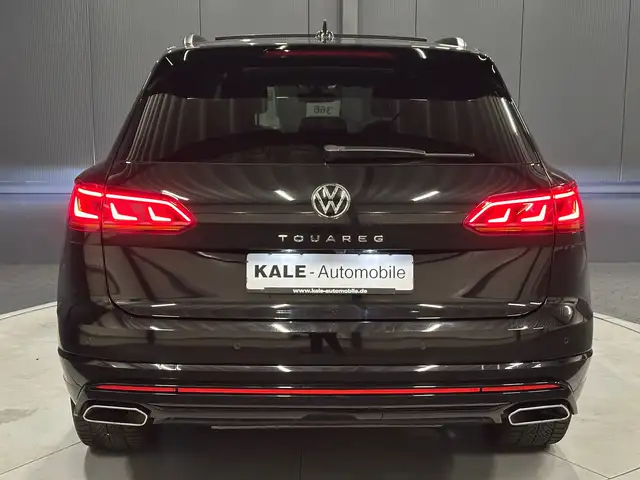 Volkswagen Touareg view 4