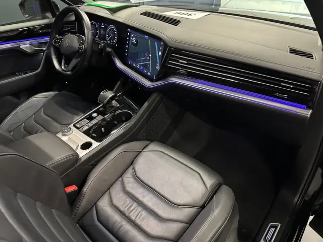 Volkswagen Touareg view 11