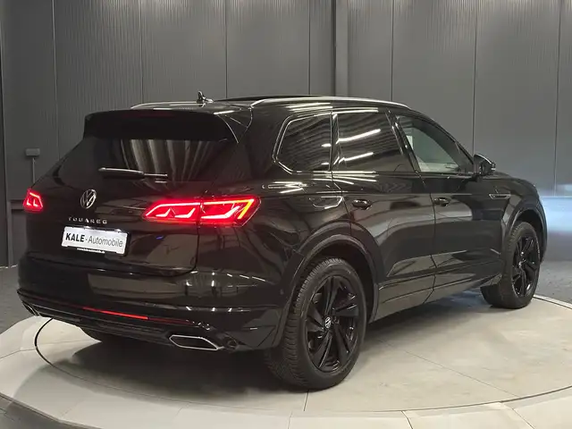 Volkswagen Touareg view 5