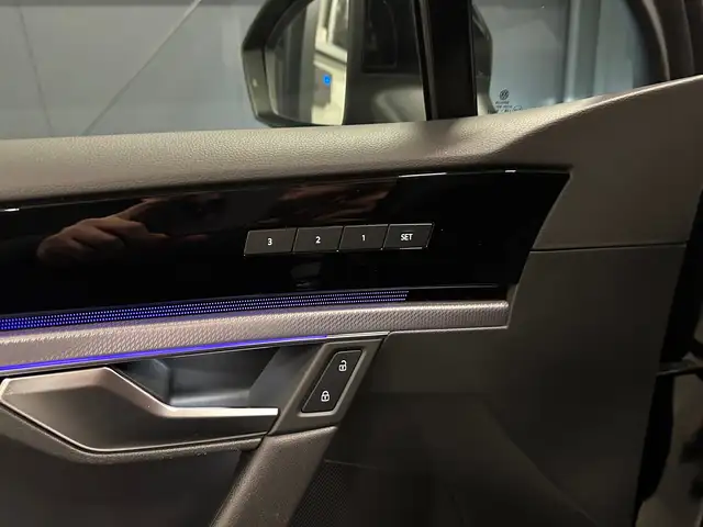 Volkswagen Touareg view 14