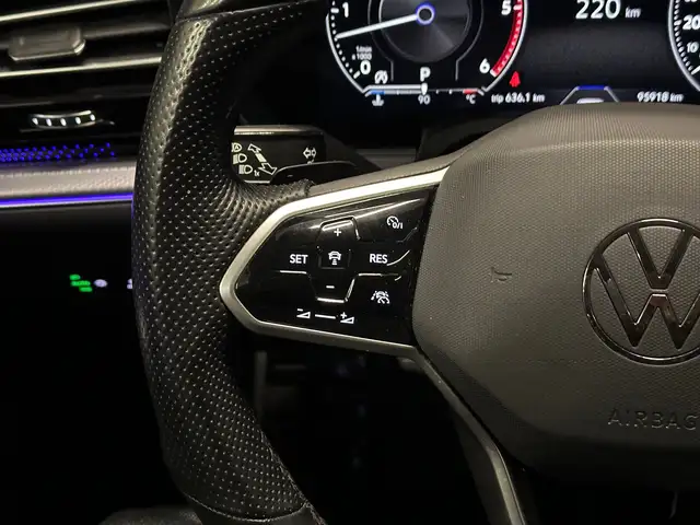 Volkswagen Touareg view 18