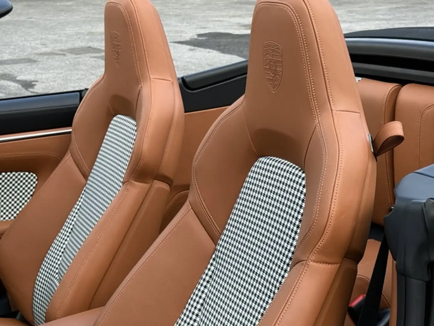 Porsche 992 911 Turbo S Cabriolet HERITAGE DESIGN*SPORTDESIGN Vert - 2