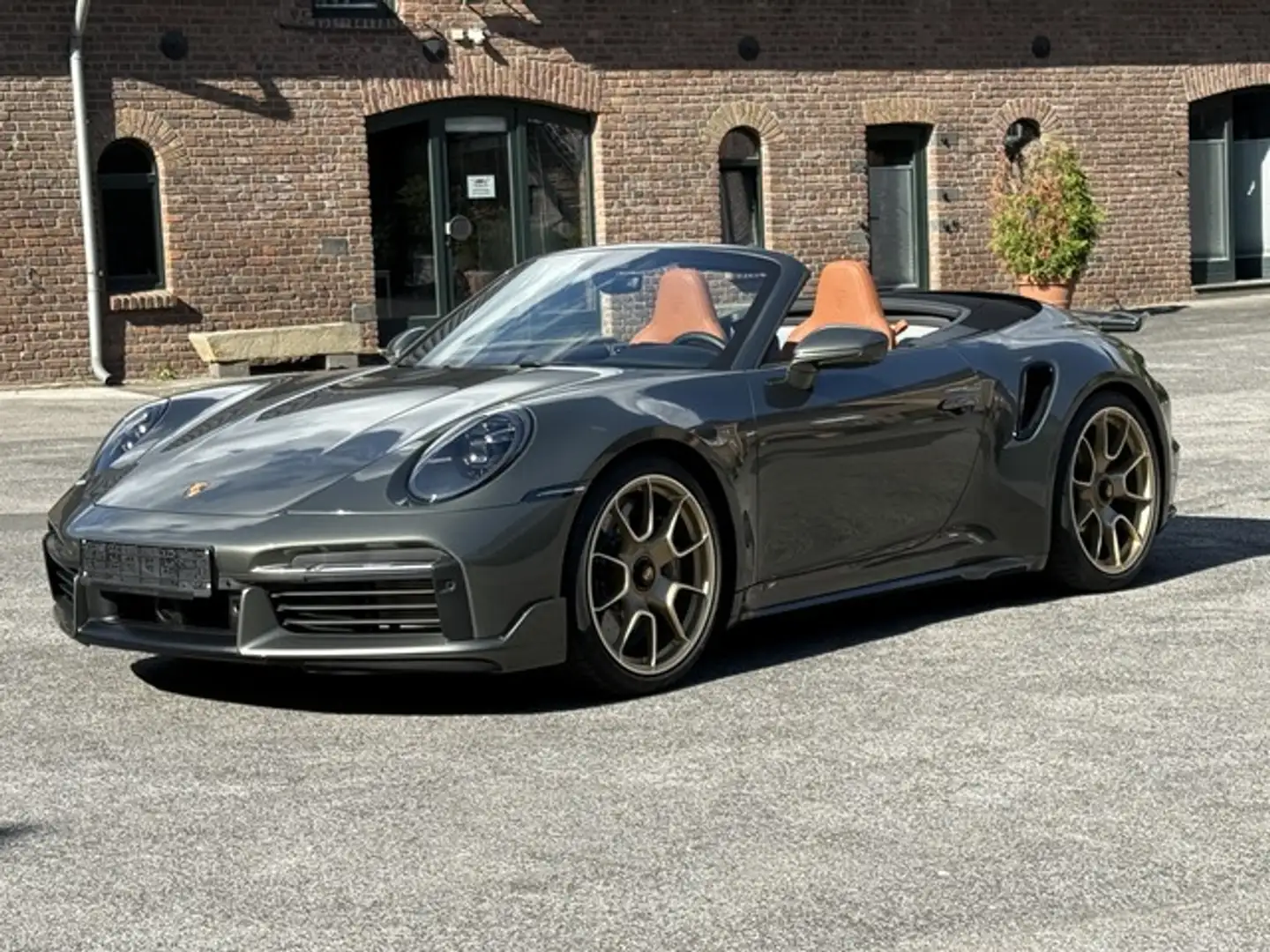 Porsche 992 911  Turbo S Cabriolet HERITAGE DESIGN*SPORTDESIGN Grün - 2