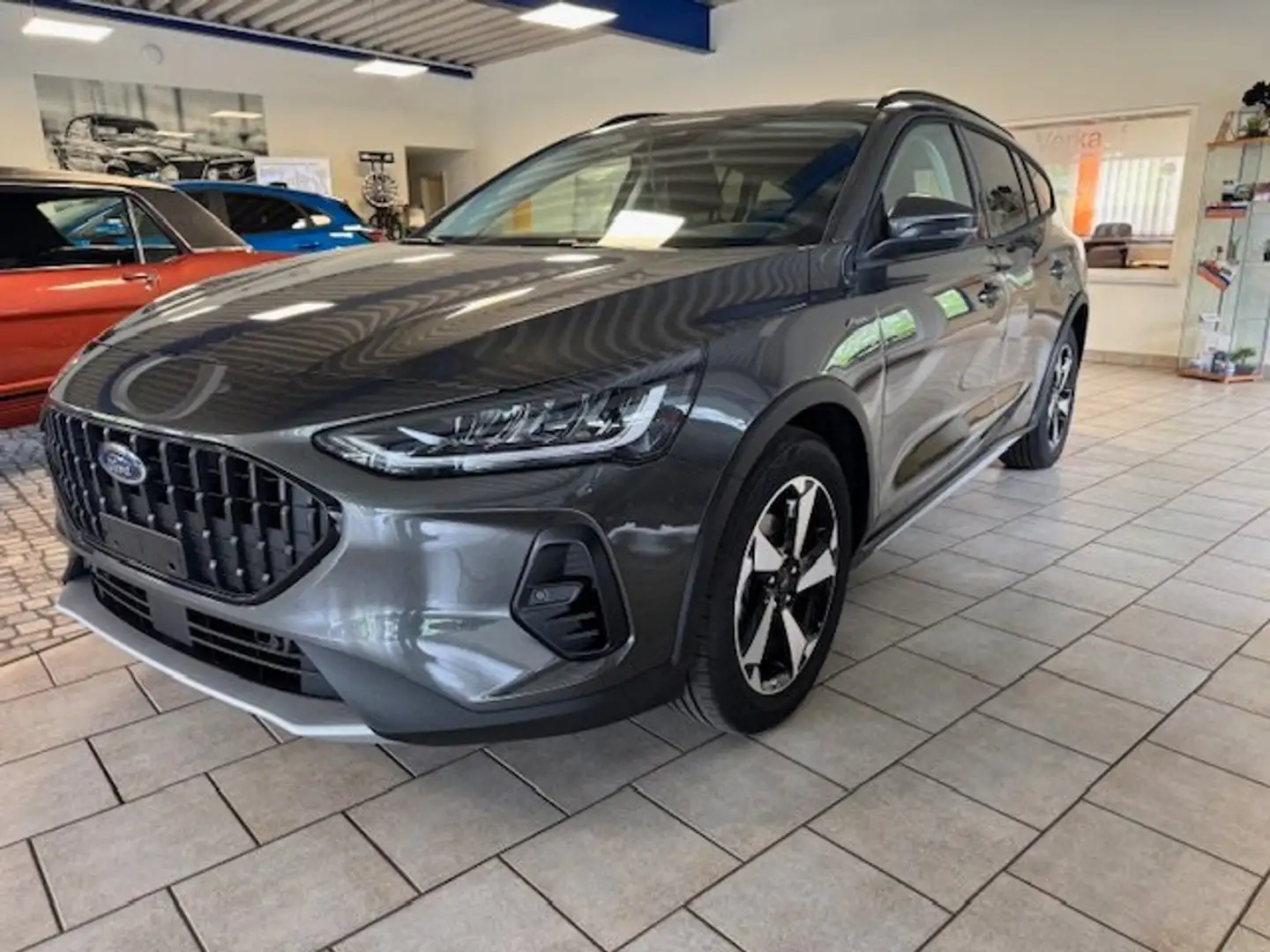 Ford Focus Turnier Aut. ACTIVE X Winter- u. Assistanz-Paket 2 Grau - 1