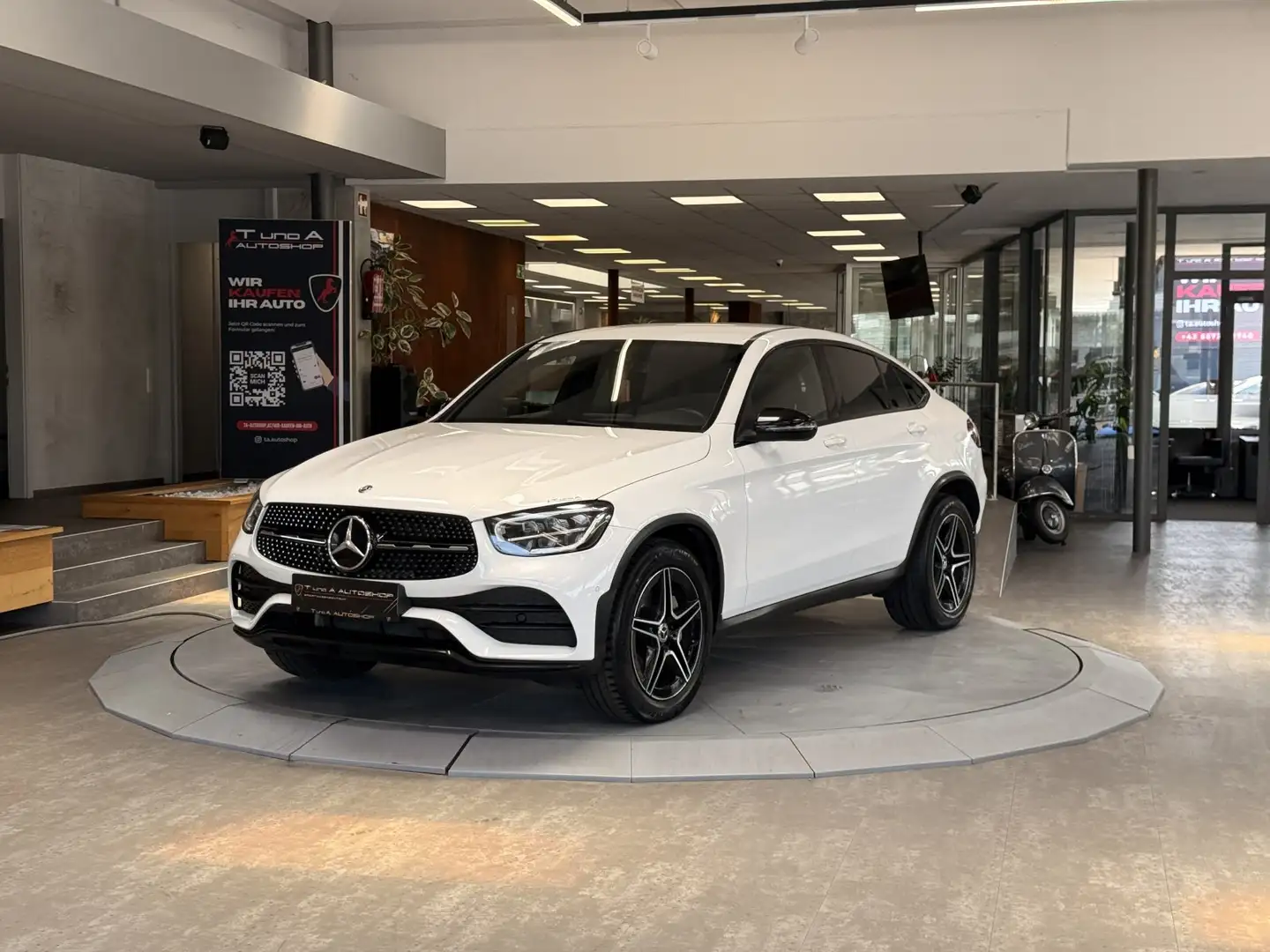 Mercedes-Benz GLC 200 d Coupe 4-Matic AMG-Paket Aut. *Kamera*AHK*Night-P Weiß - 1