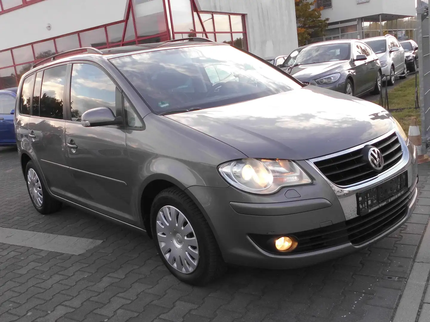 Volkswagen Touran Touran 1.4 TSI Highline.2HAND.KLIMA.AHK.TÜV NEU Grau - 2