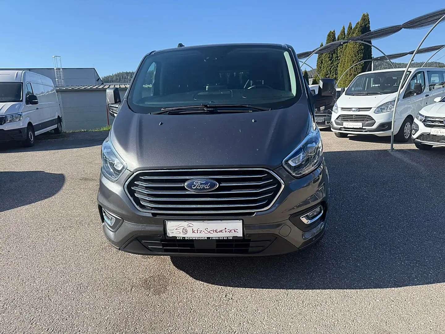 Ford Tourneo Custom 2,0 EcoBlue 320 L2 Titanium Aut. Grau - 2