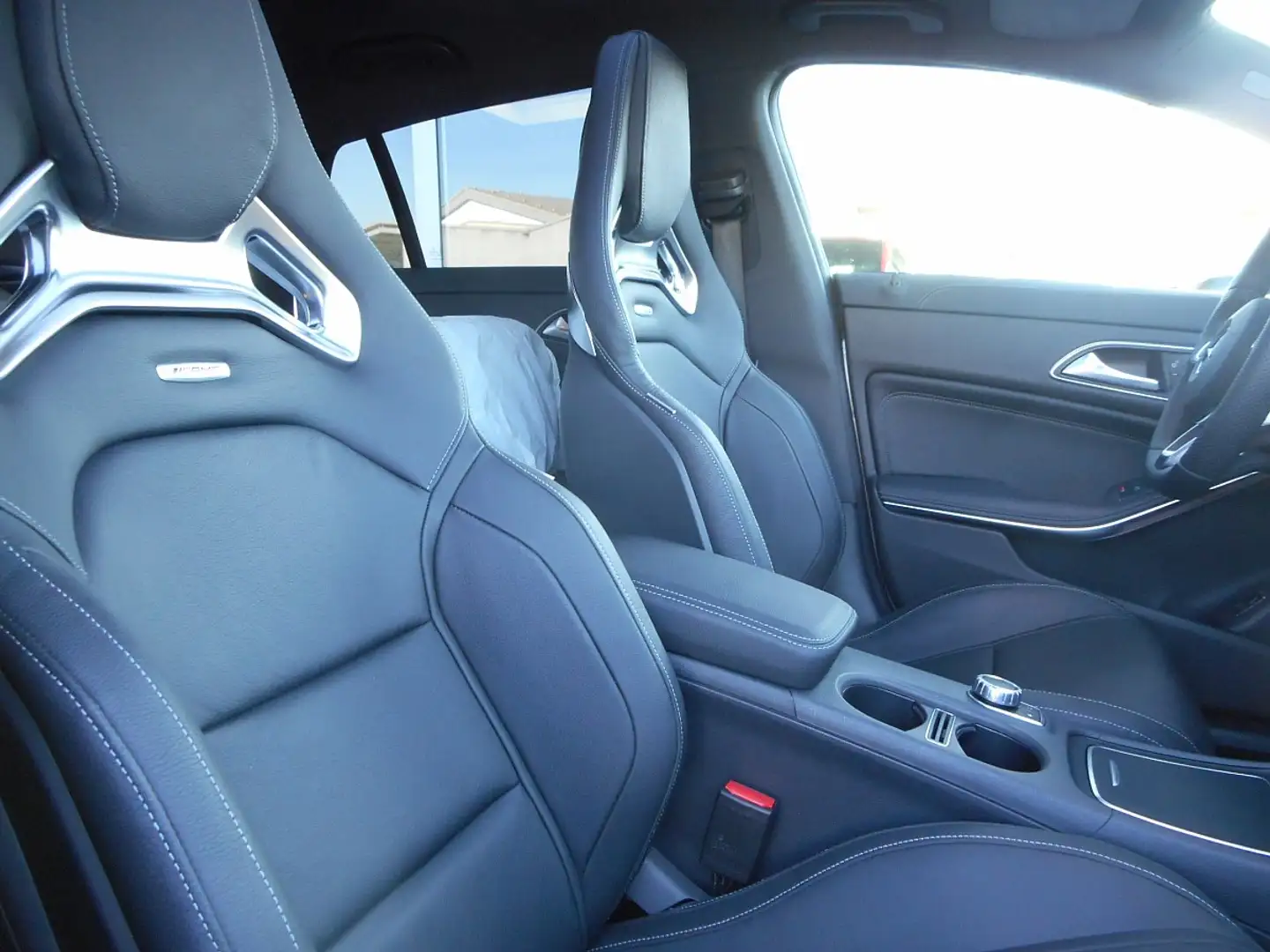 Mercedes-Benz CLA 250 Sport Shooting Brake 4MATIC Aut. Grau - 2