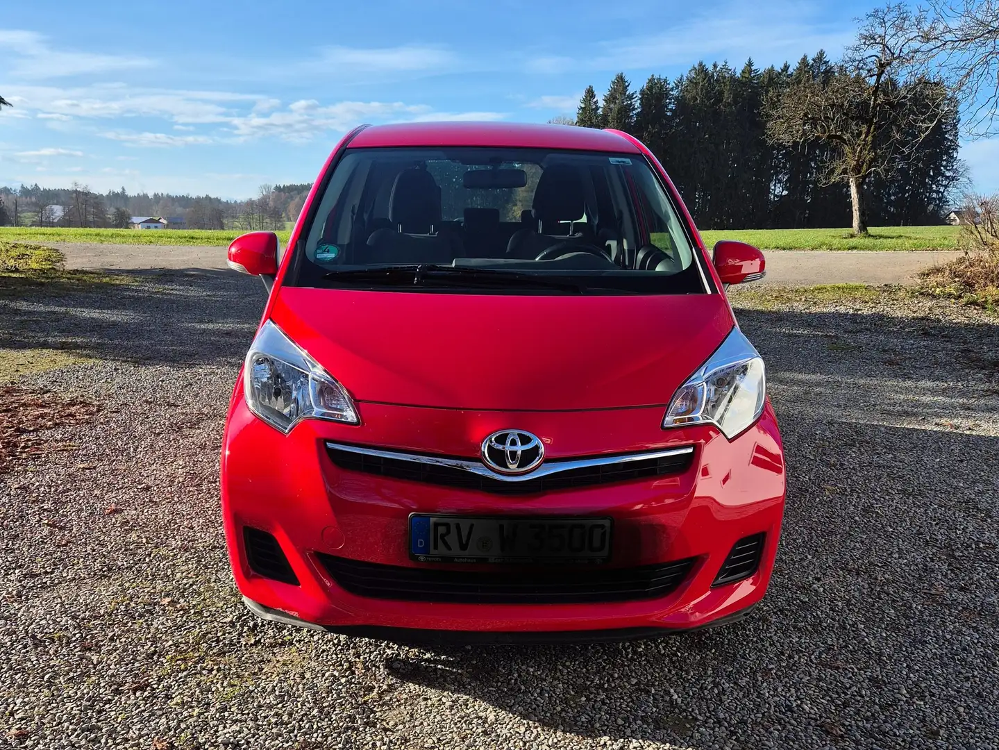Toyota Verso-S Verso S 1.33 VVT-i Multidrive S Club Rosso - 1