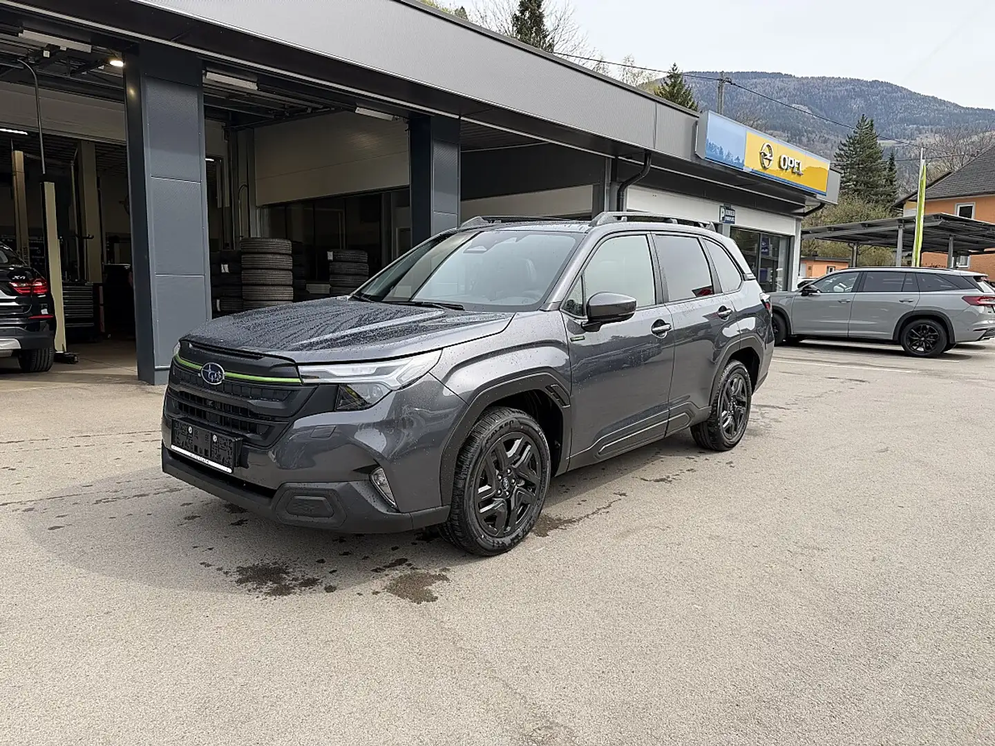 Subaru Forester 2,0i e-Boxer Adventure AWD Aut. Grau - 1