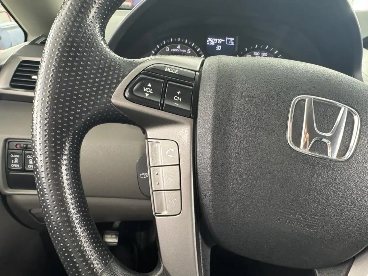 Honda Odyssey снимка Honda Odyssey