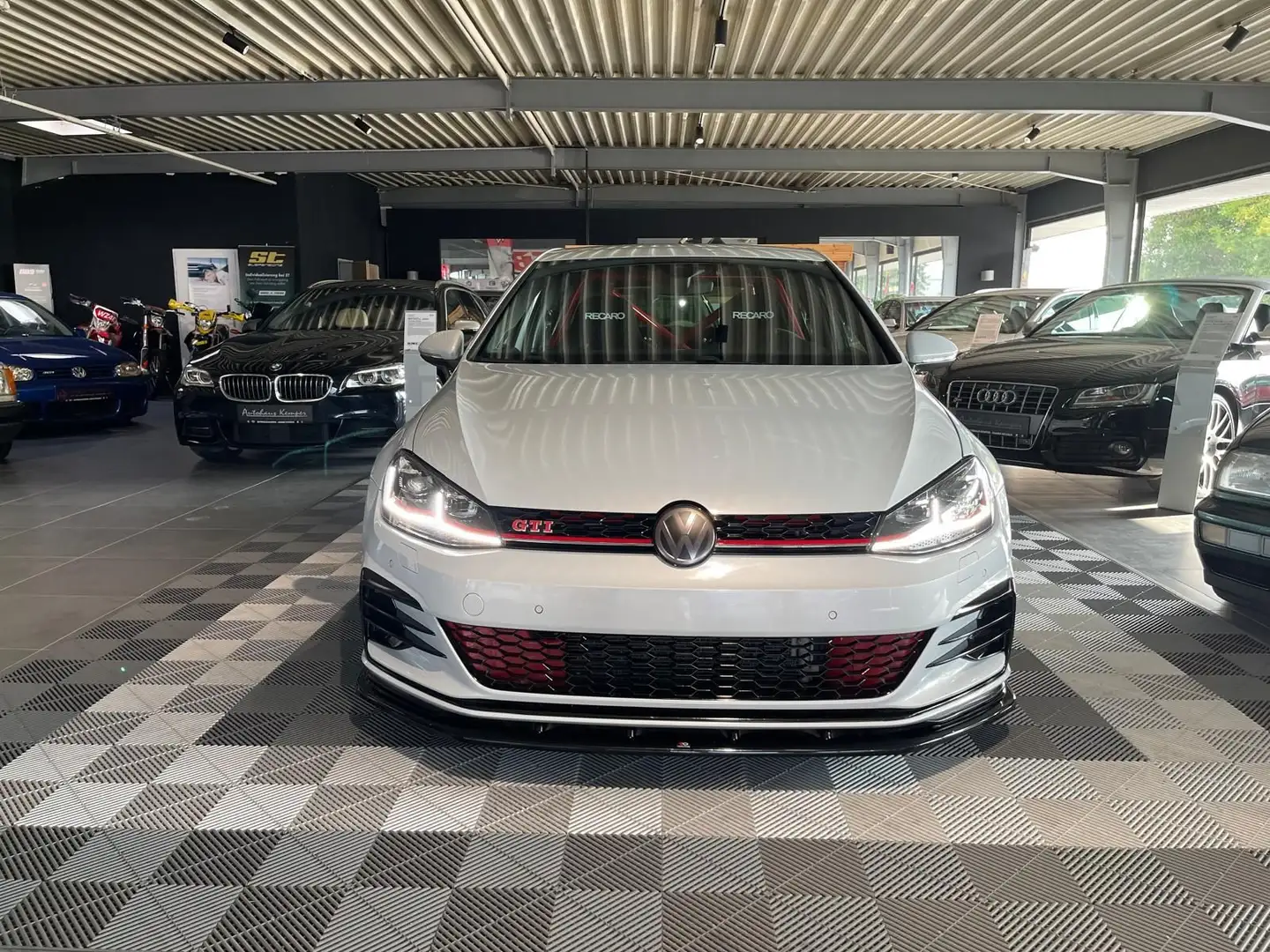 Volkswagen Golf VII 2.0 TSI GTI *Luft*Bentley*Recaro* Wit - 2