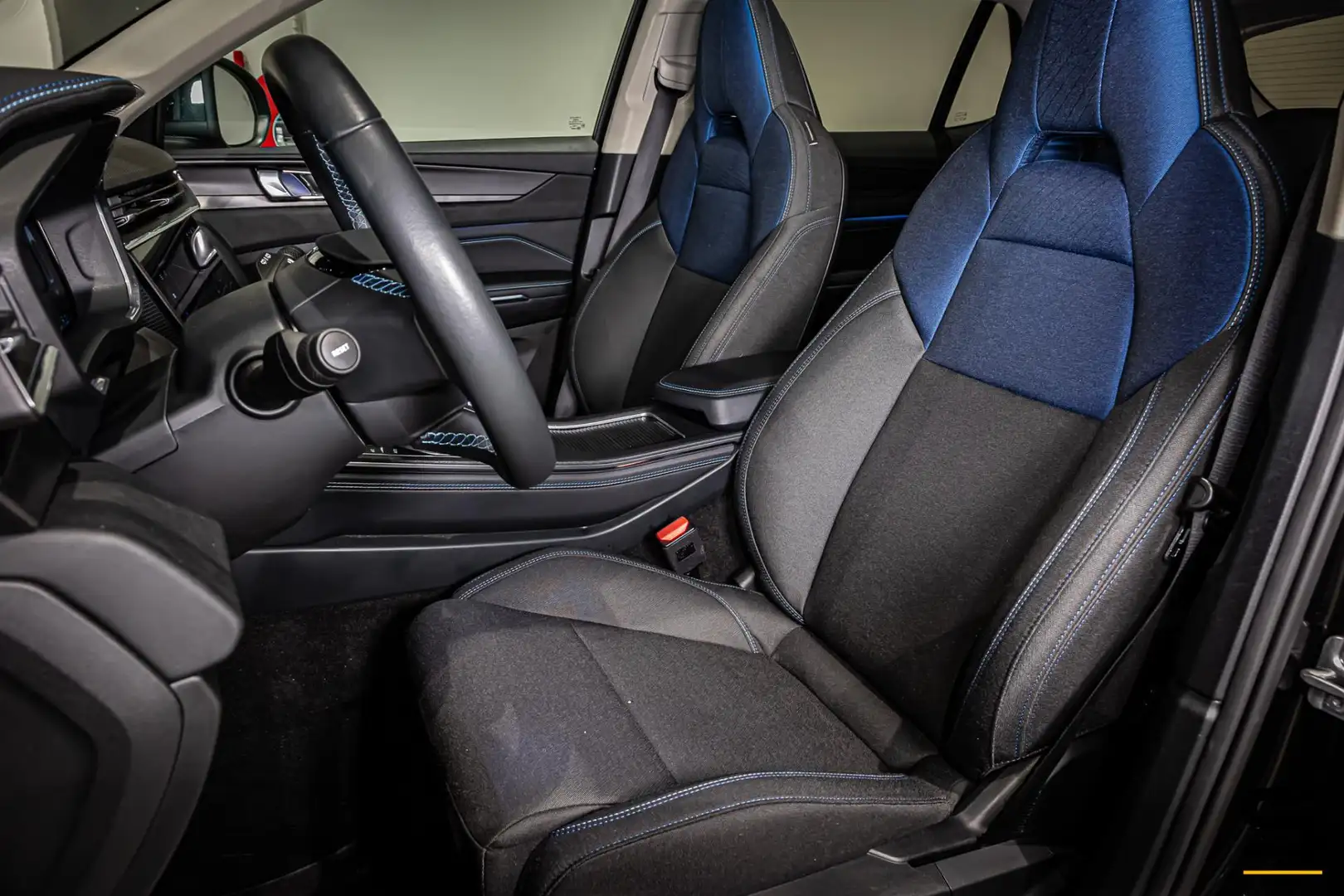 Lynk & Co 01 1.5|NAP|Pano|E-stoel|Cam|Black|FullOption|1eig Zwart - 2