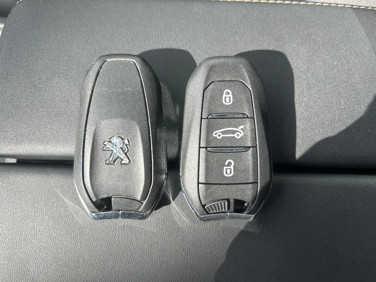 Peugeot 3008 3008 PureTech 130 Stop & Start GPF EAT8 GT 13