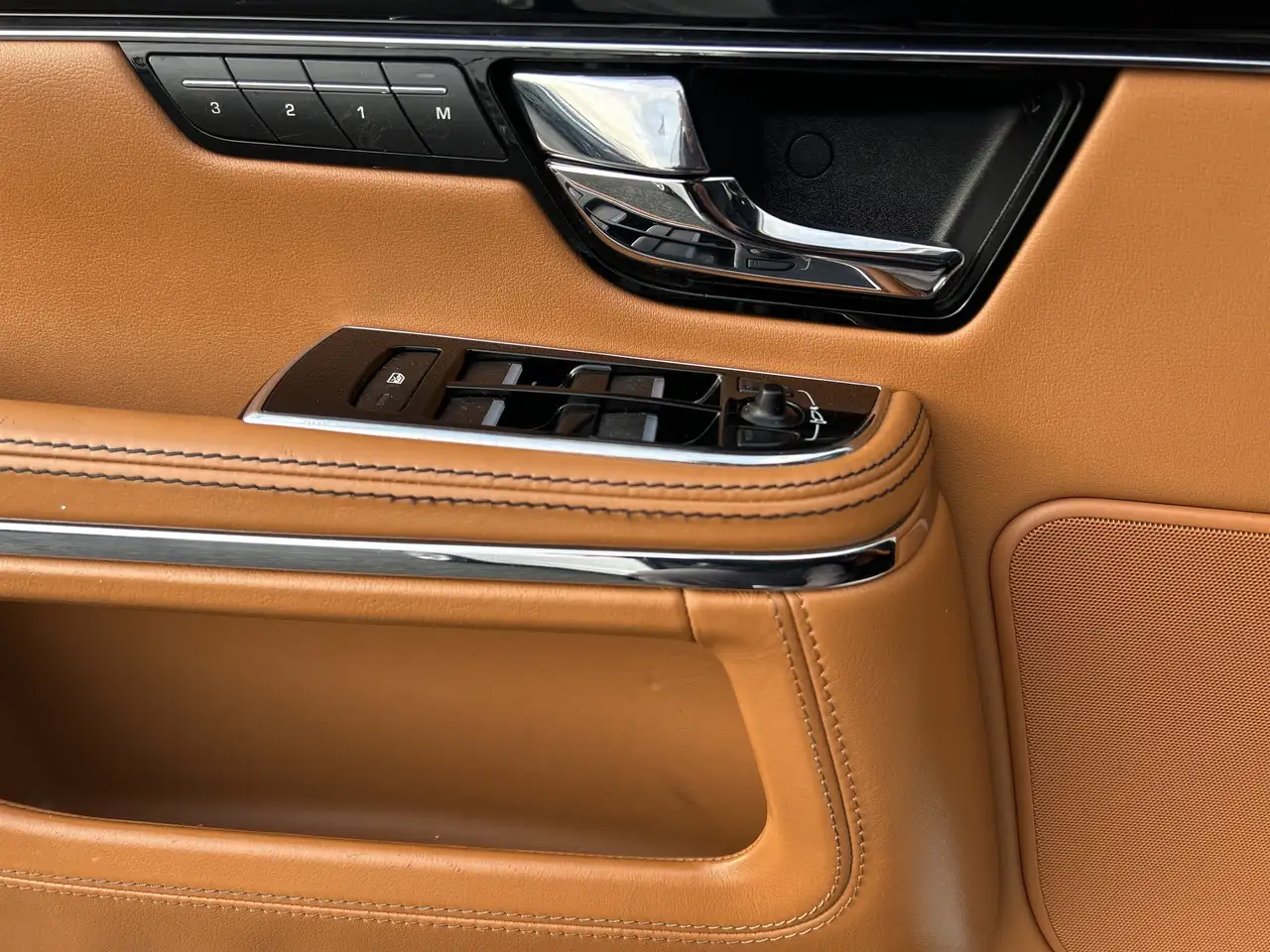Jaguar XJ снимка Jaguar XJ