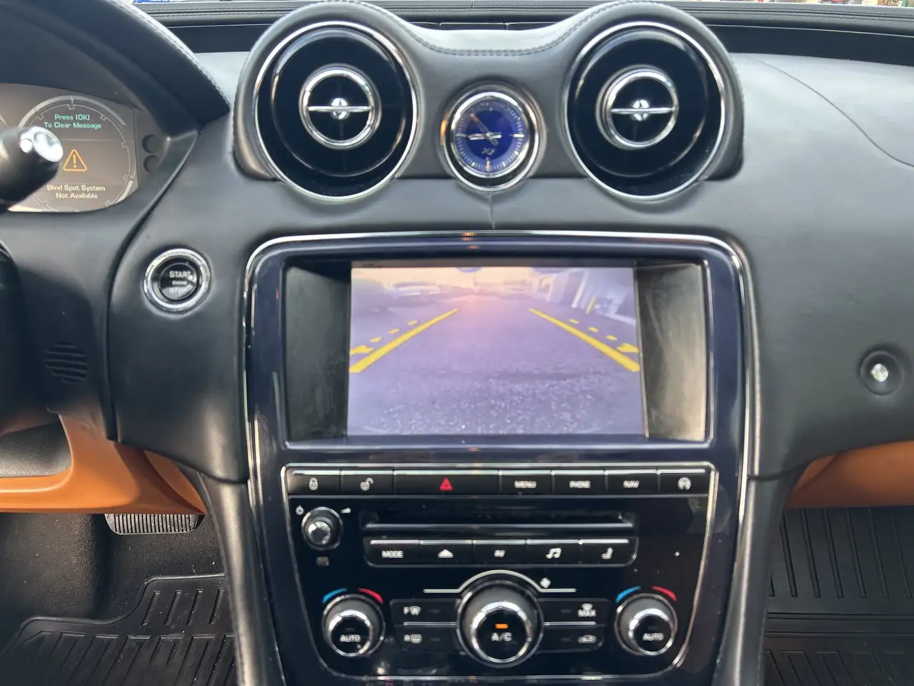 Jaguar XJ снимка Jaguar XJ