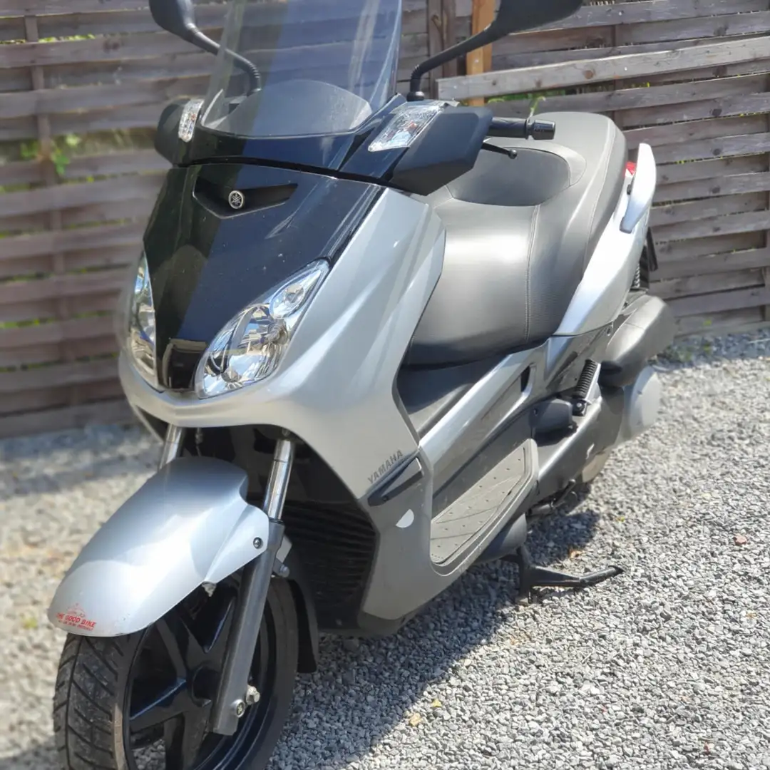 Yamaha X-Max 250 Šedá - 1