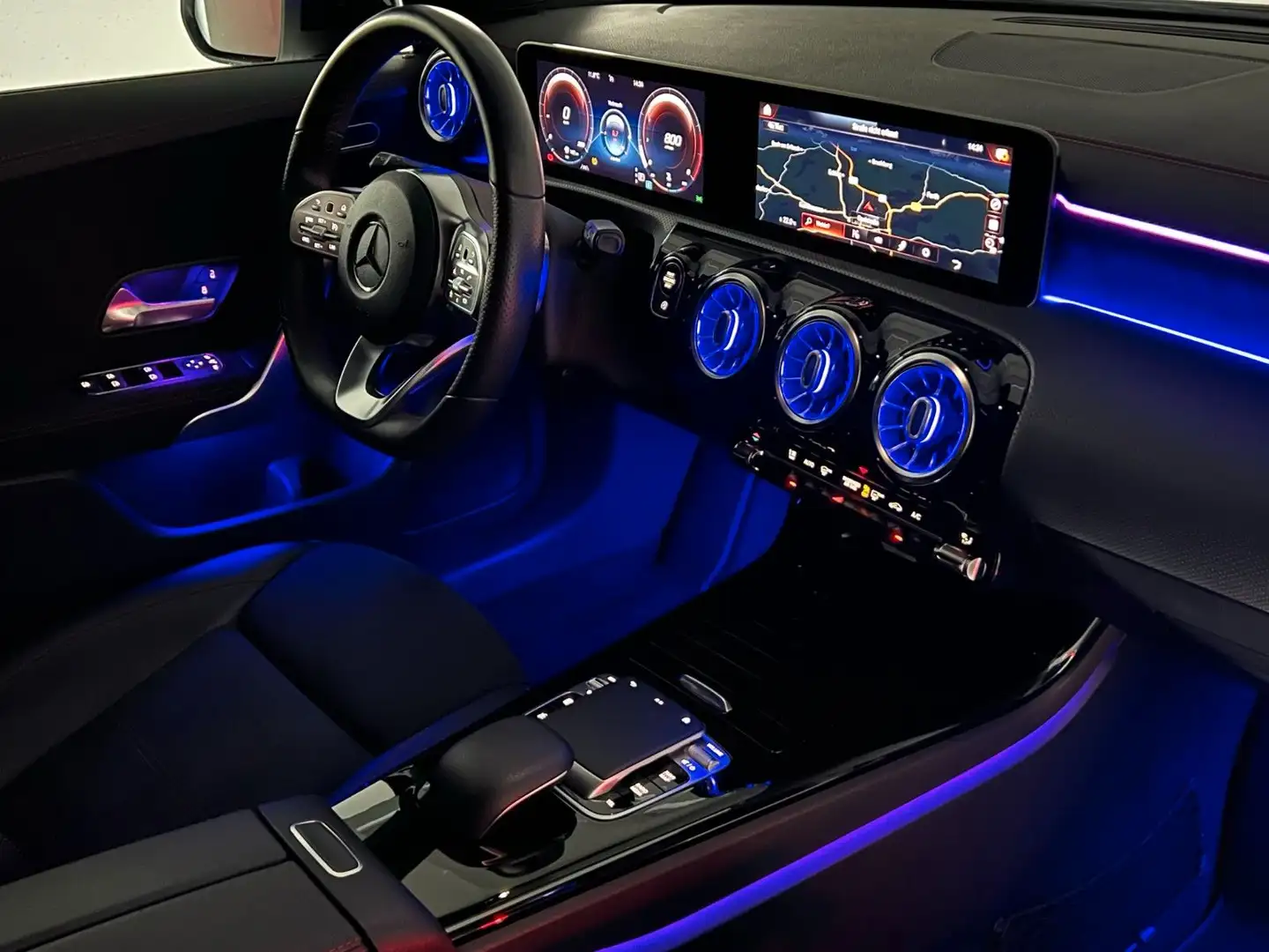 Mercedes-Benz CLA 180 AMG-LINE/WIDESCREEN/NIGHT/AMBIENTE+ Weiß - 2