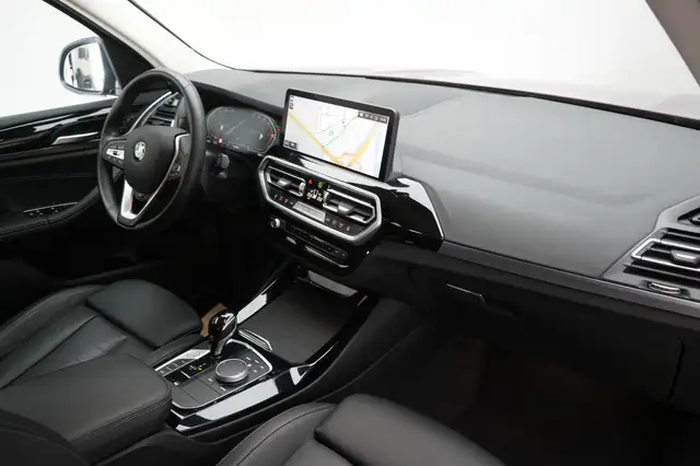 BMW X3 view 8