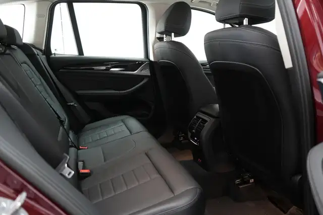 BMW X3 view 9