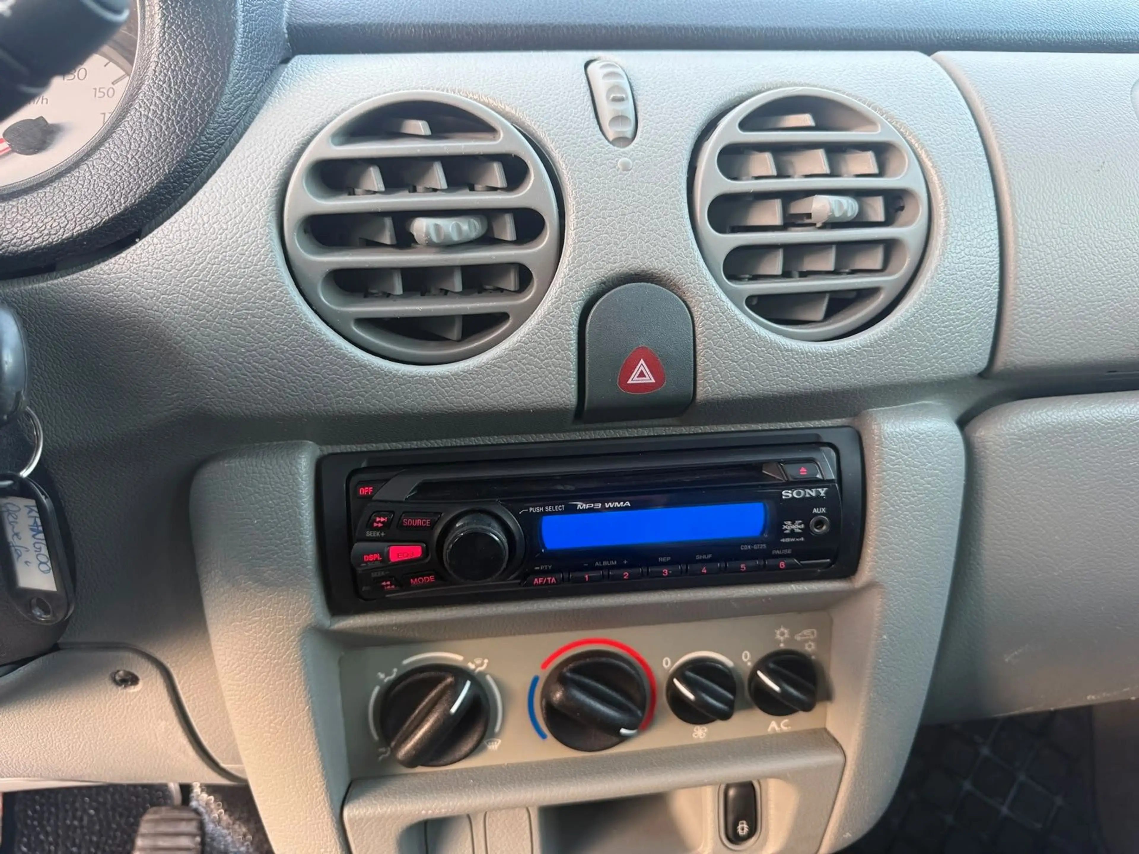 Renault Kangoo 4X4 AHK — photo 9
