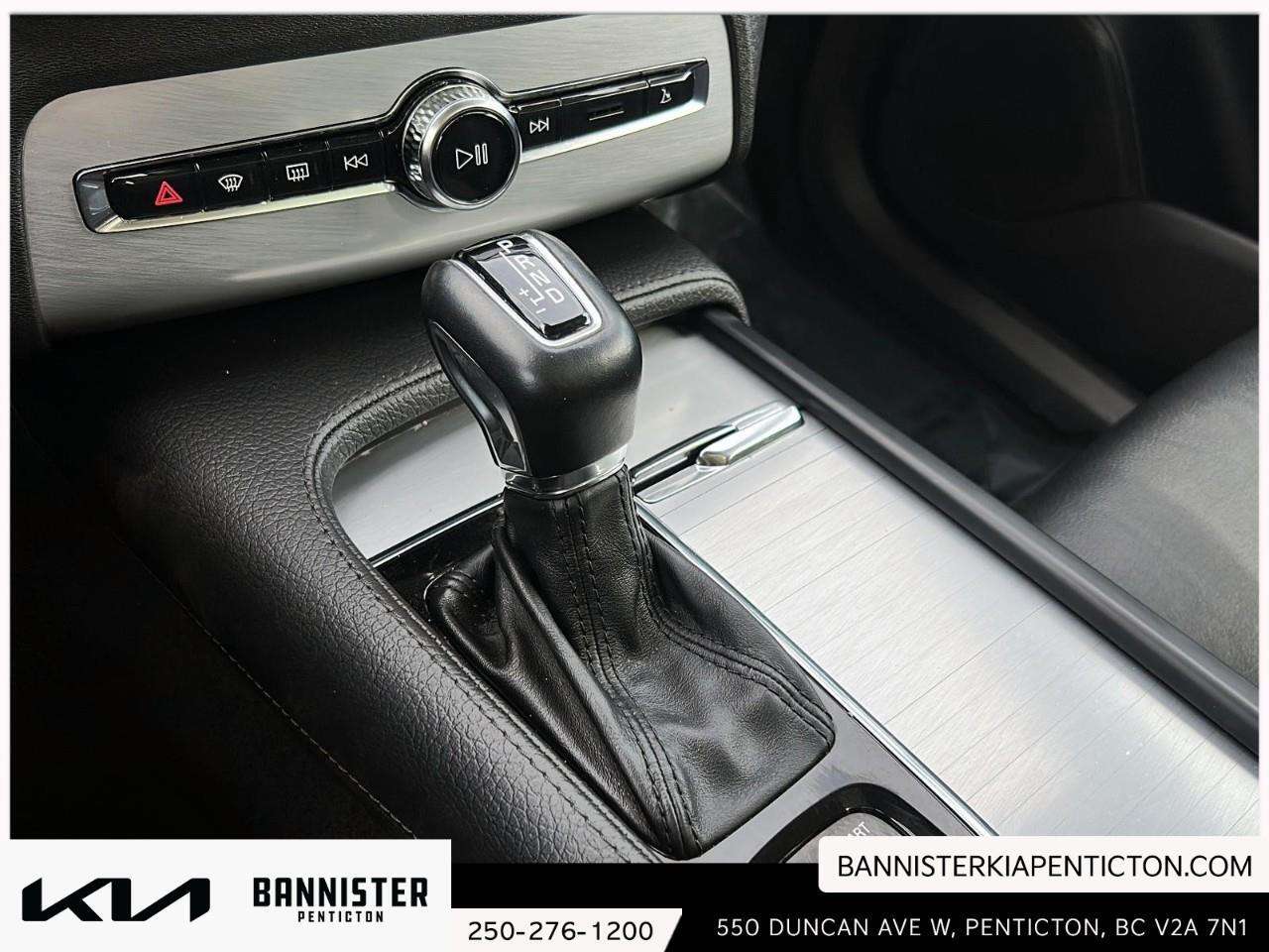2017 Volvo XC90 T6 Momentum thumb 15