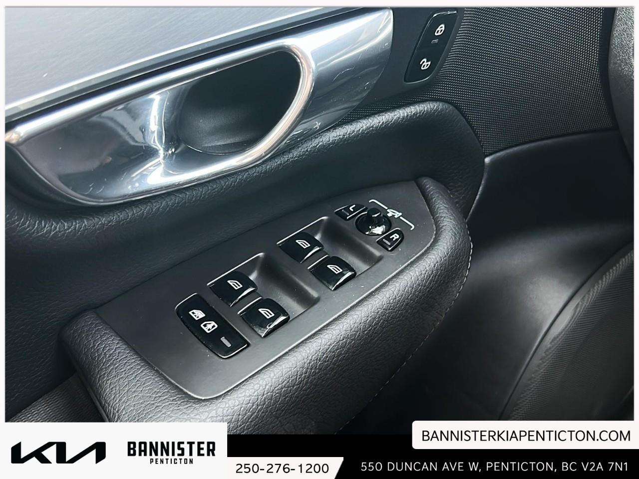 2017 Volvo XC90 T6 Momentum thumb 12