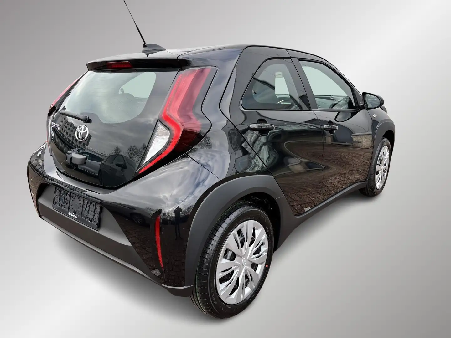 Toyota Aygo X 1.0 VVT-i MT Play,Apple Carplay Android Auto Adapt Zwart - 2