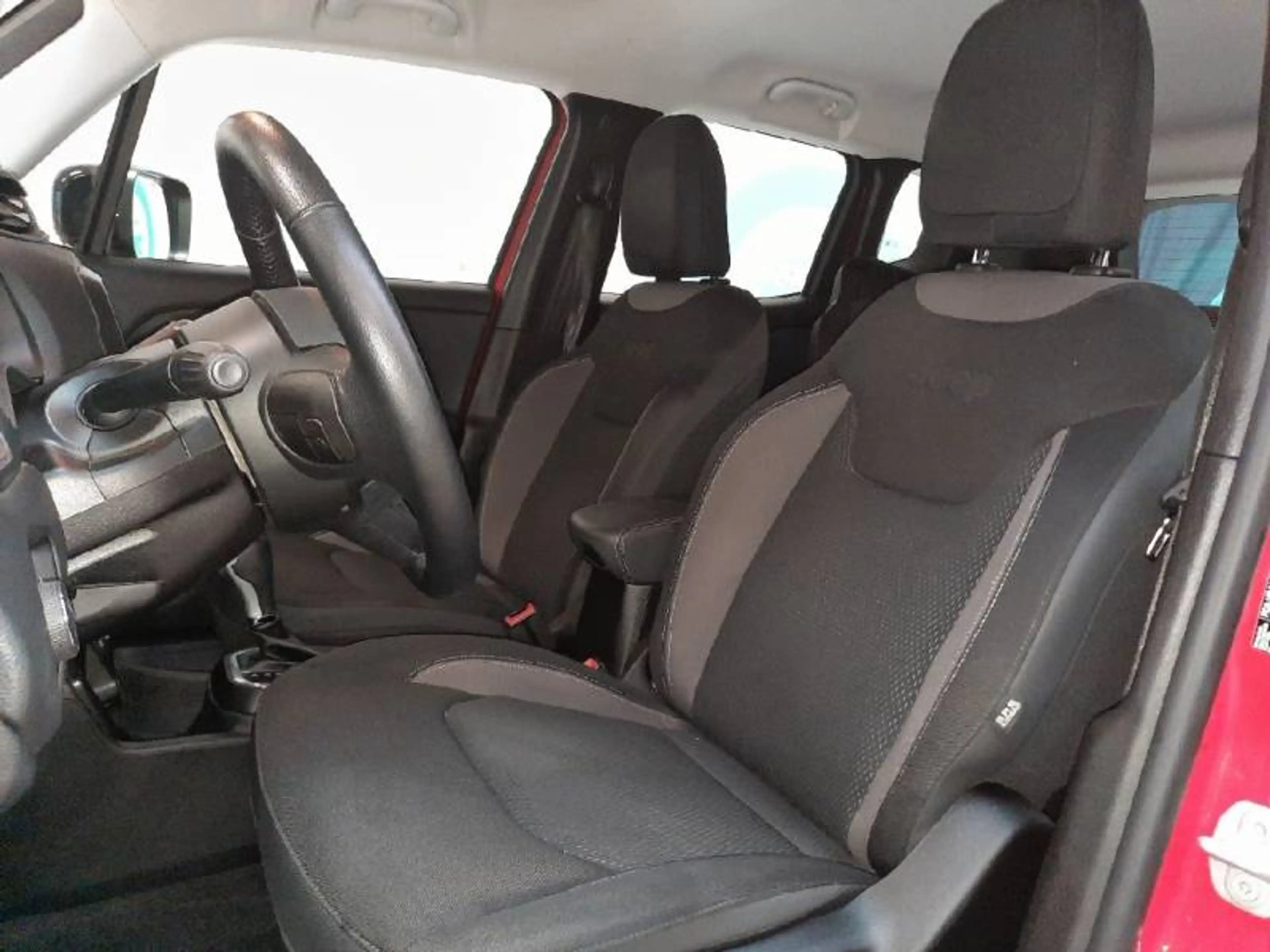 Jeep Renegade 1 1.5 Turbo T4 130 4x2 MHEV DCT7 Limited — photo 9