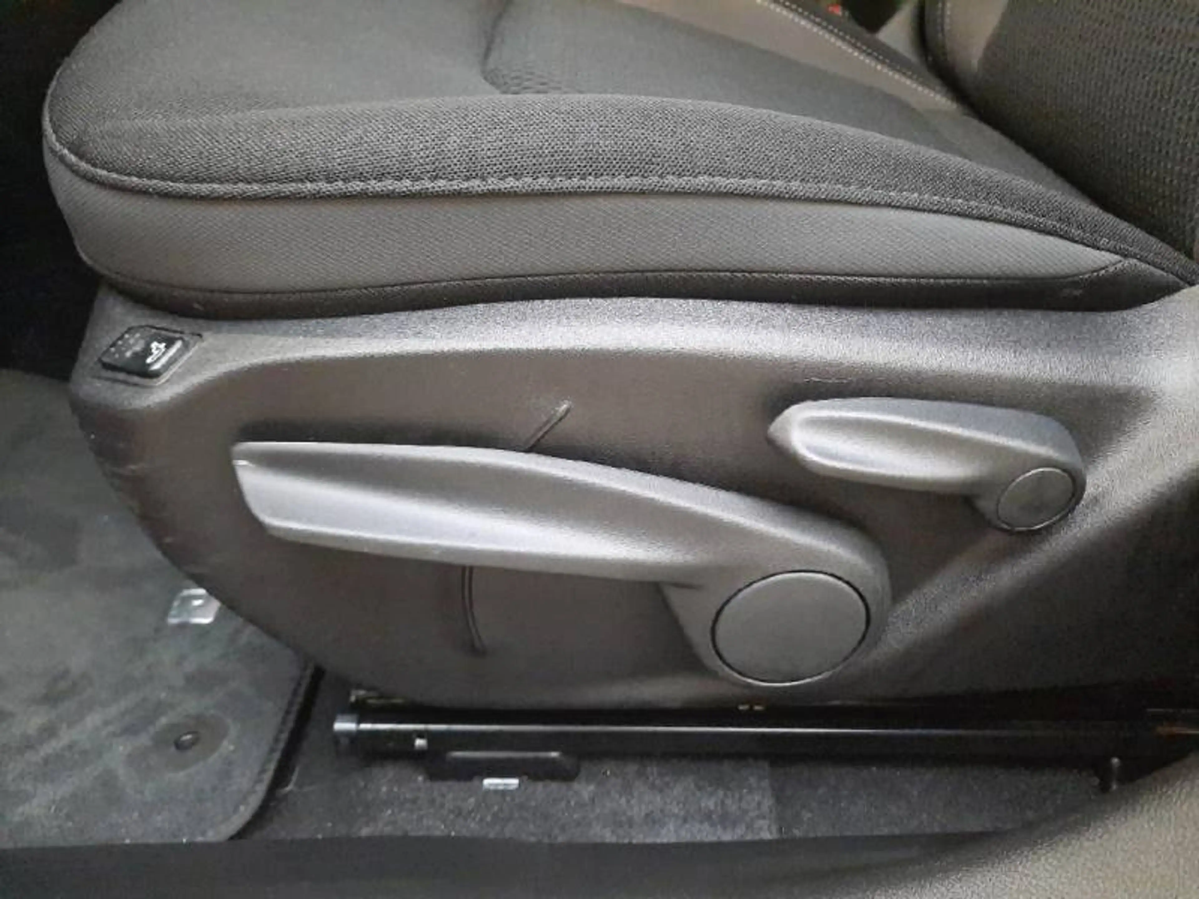 Jeep Renegade 1 1.5 Turbo T4 130 4x2 MHEV DCT7 Limited — photo 13