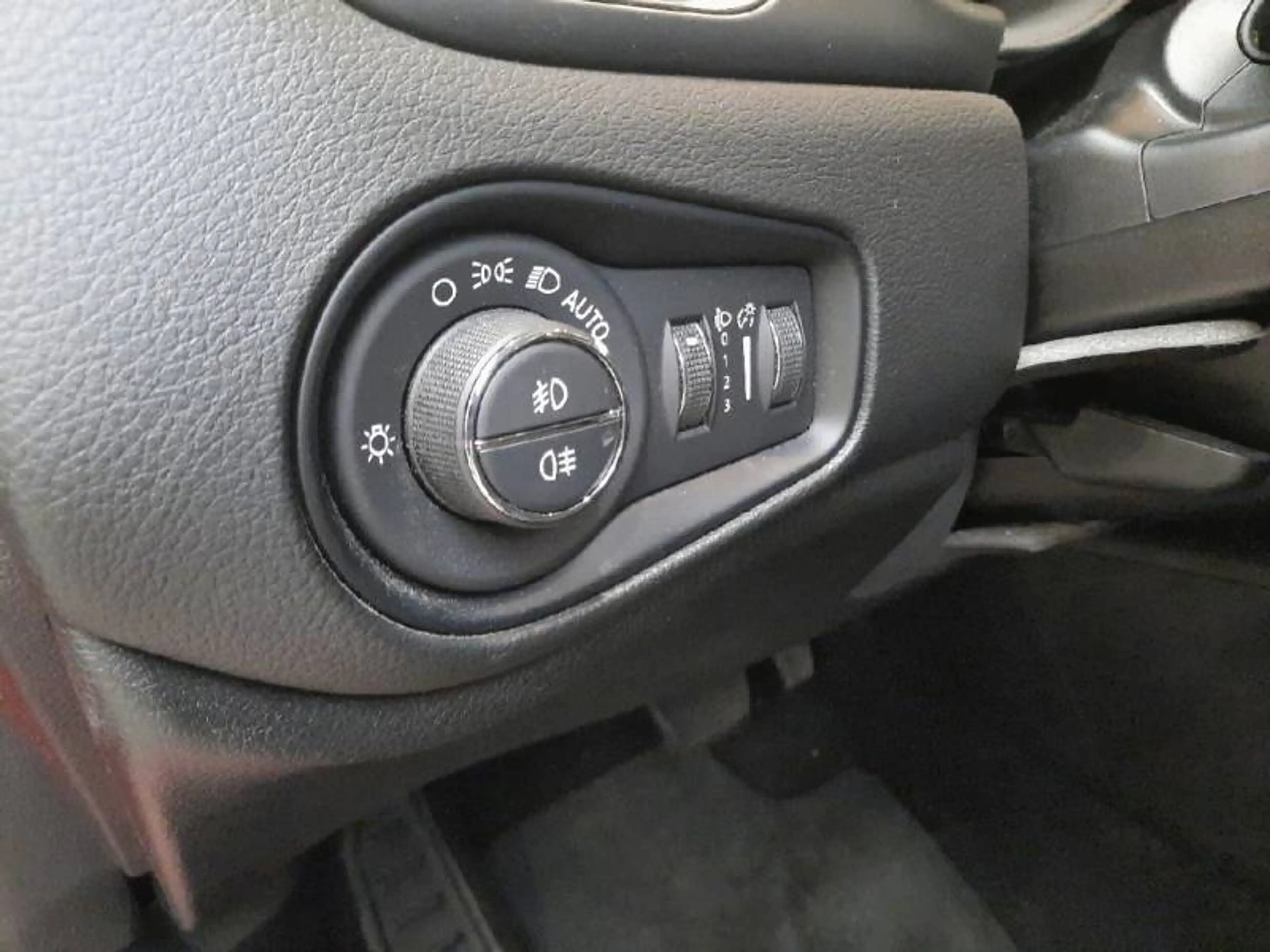 Jeep Renegade 1 1.5 Turbo T4 130 4x2 MHEV DCT7 Limited — photo 14