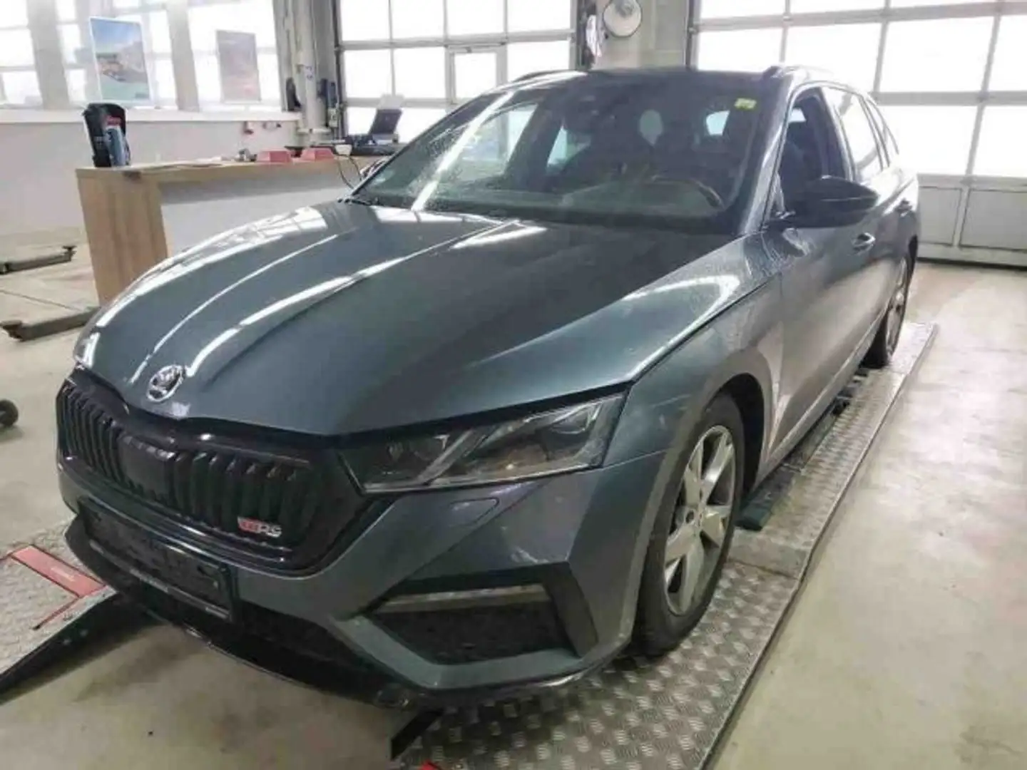 Skoda Octavia Combi RS 2.0 TDI DSG MATRIX+NAVI+ACC+AHK Grau - 2
