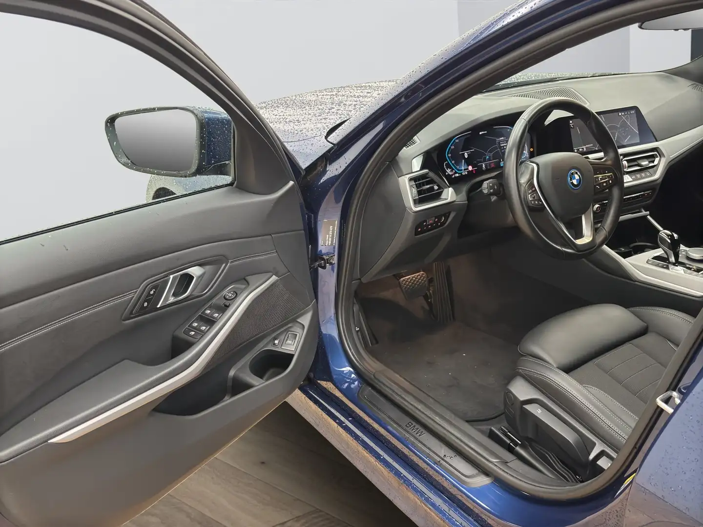 BMW 320 e Touring [Advantage, LC Prof., PDC, ACC] Bleu - 2