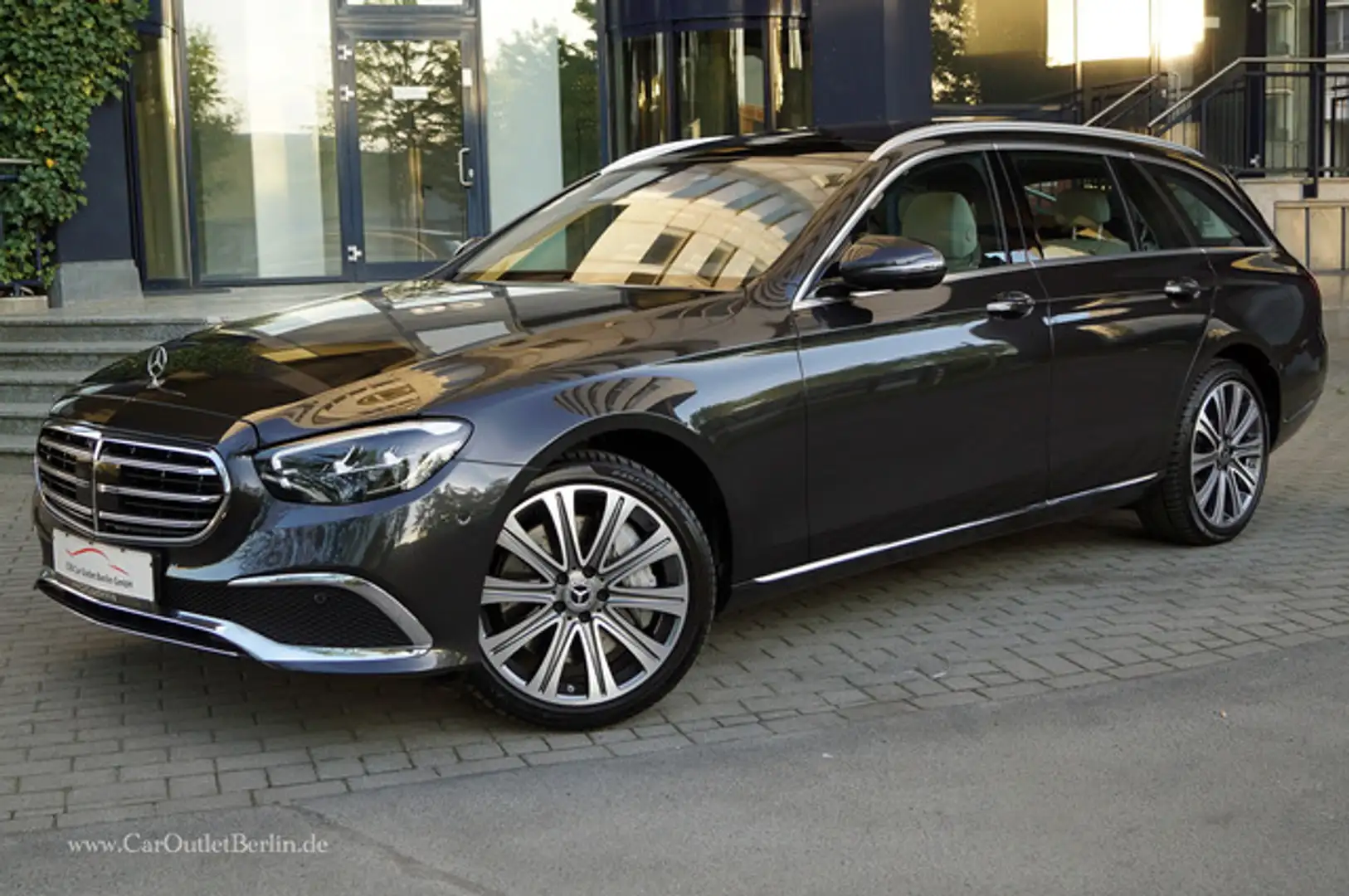 Mercedes-Benz E 400 d 4Matic T Nappa HUD 360Kamera Pano Memory Grijs - 2