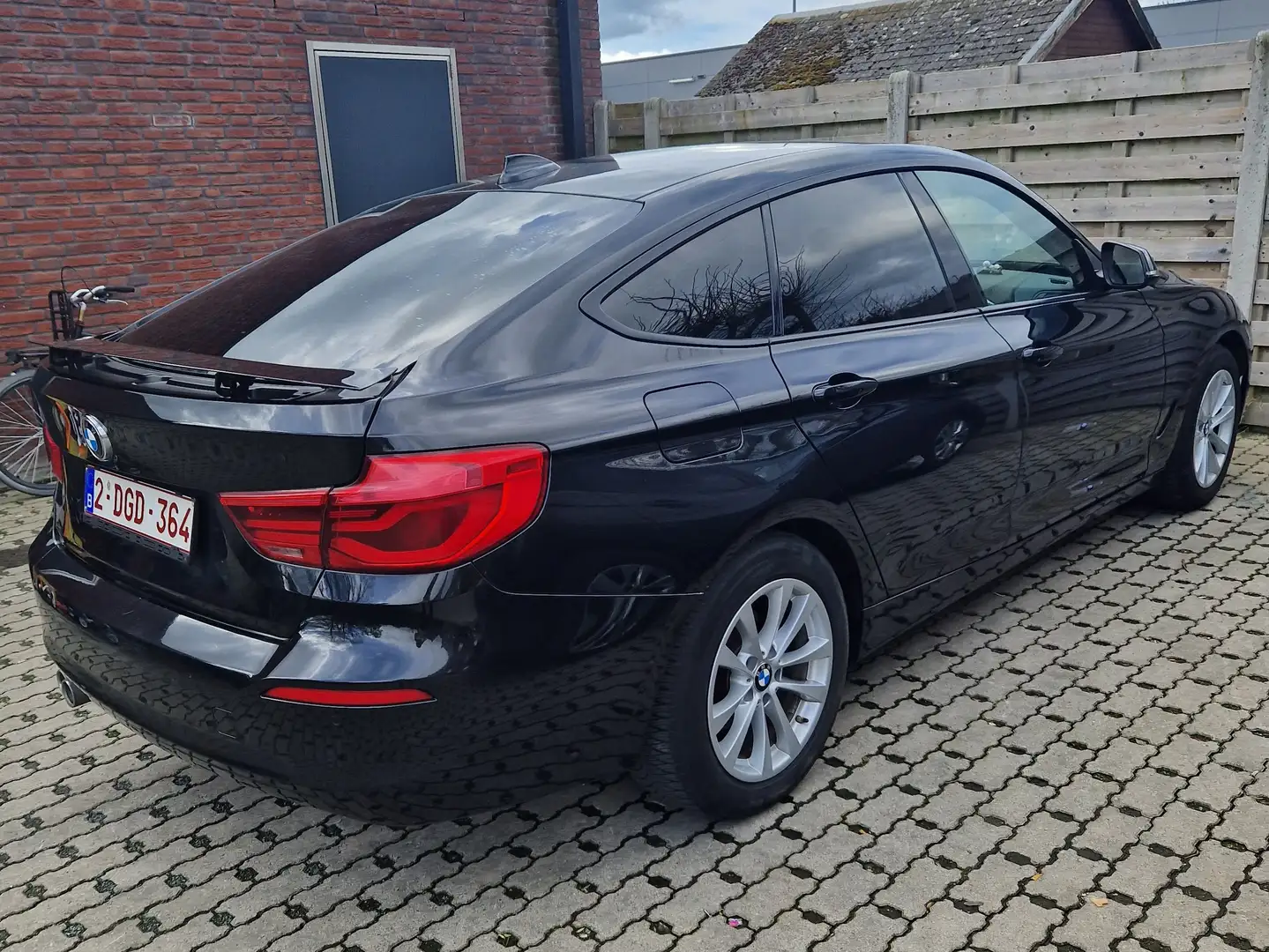 BMW 320 320d GT Aut. Noir - 2