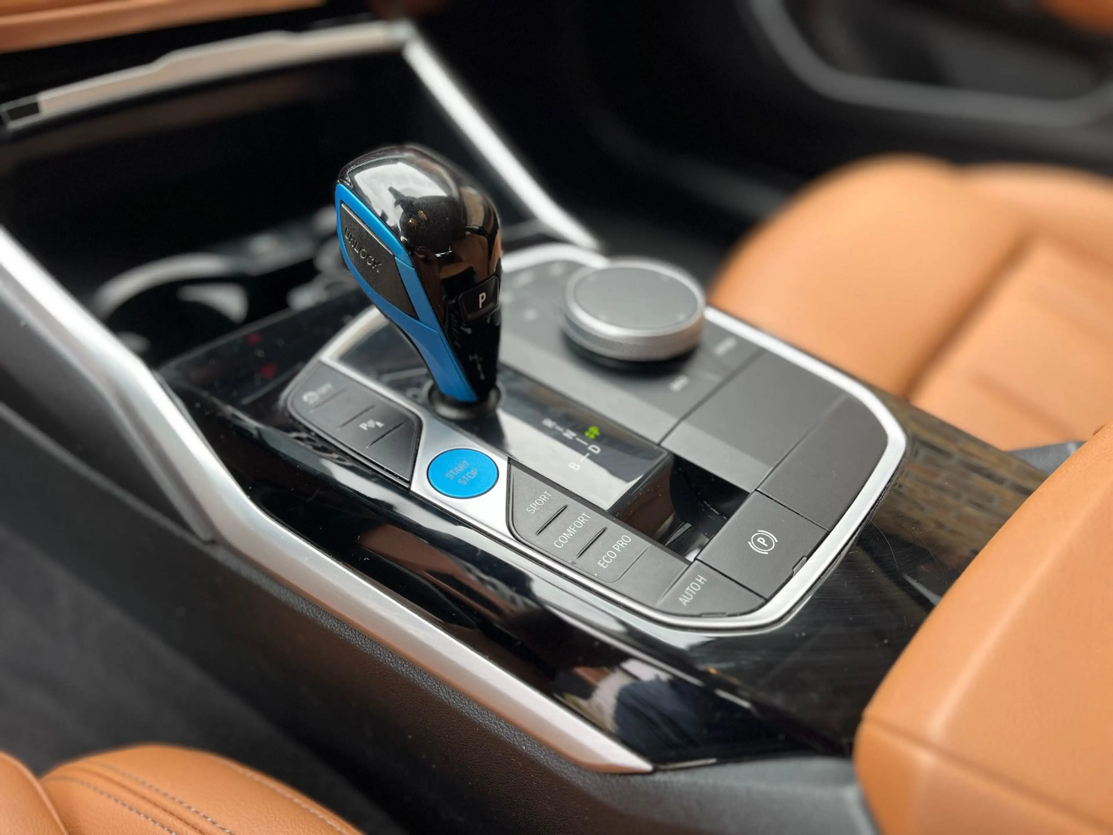 BMW i4 40eDrive GranCoupe HUD AHK CockProf BQT 100% — photo 15