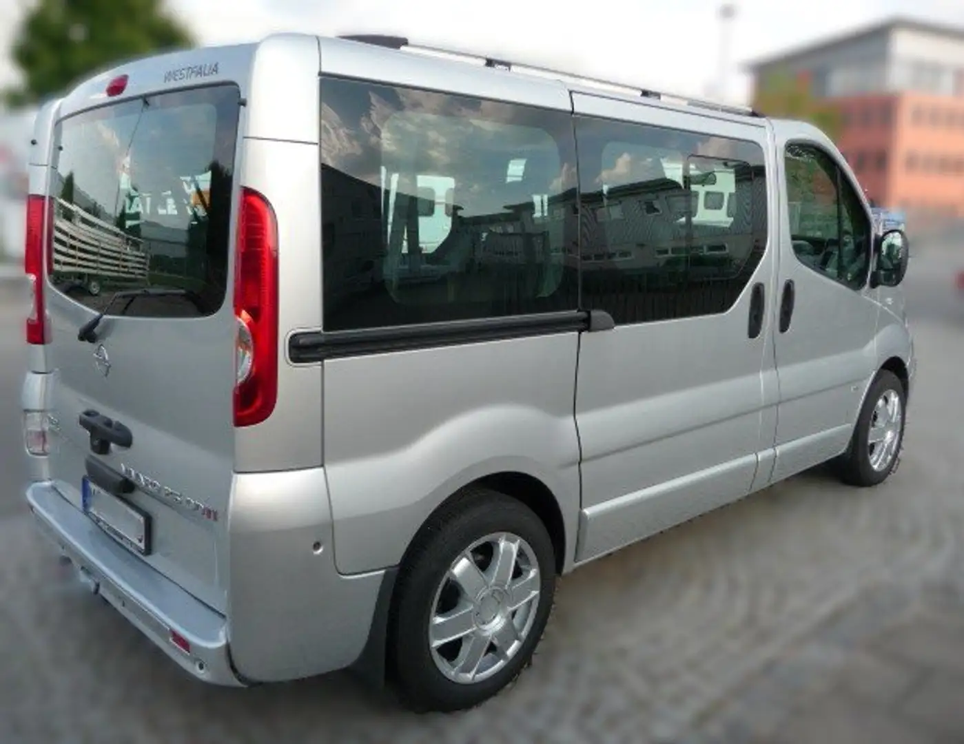 Opel Vivaro Vivaro 2.5 CDTI L1H1 Westfalia Srebrny - 1