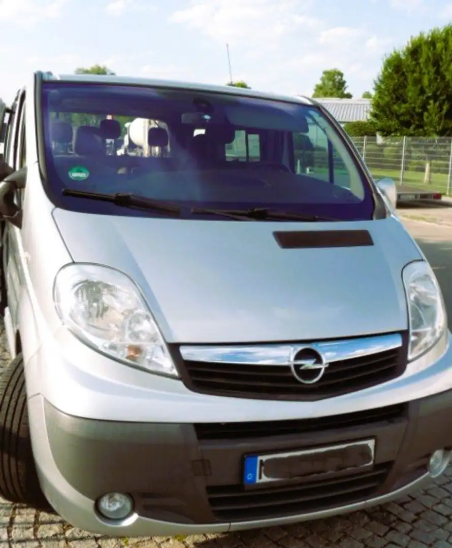 Opel Vivaro Vivaro 2.5 CDTI L1H1 Westfalia Srebrny - 2