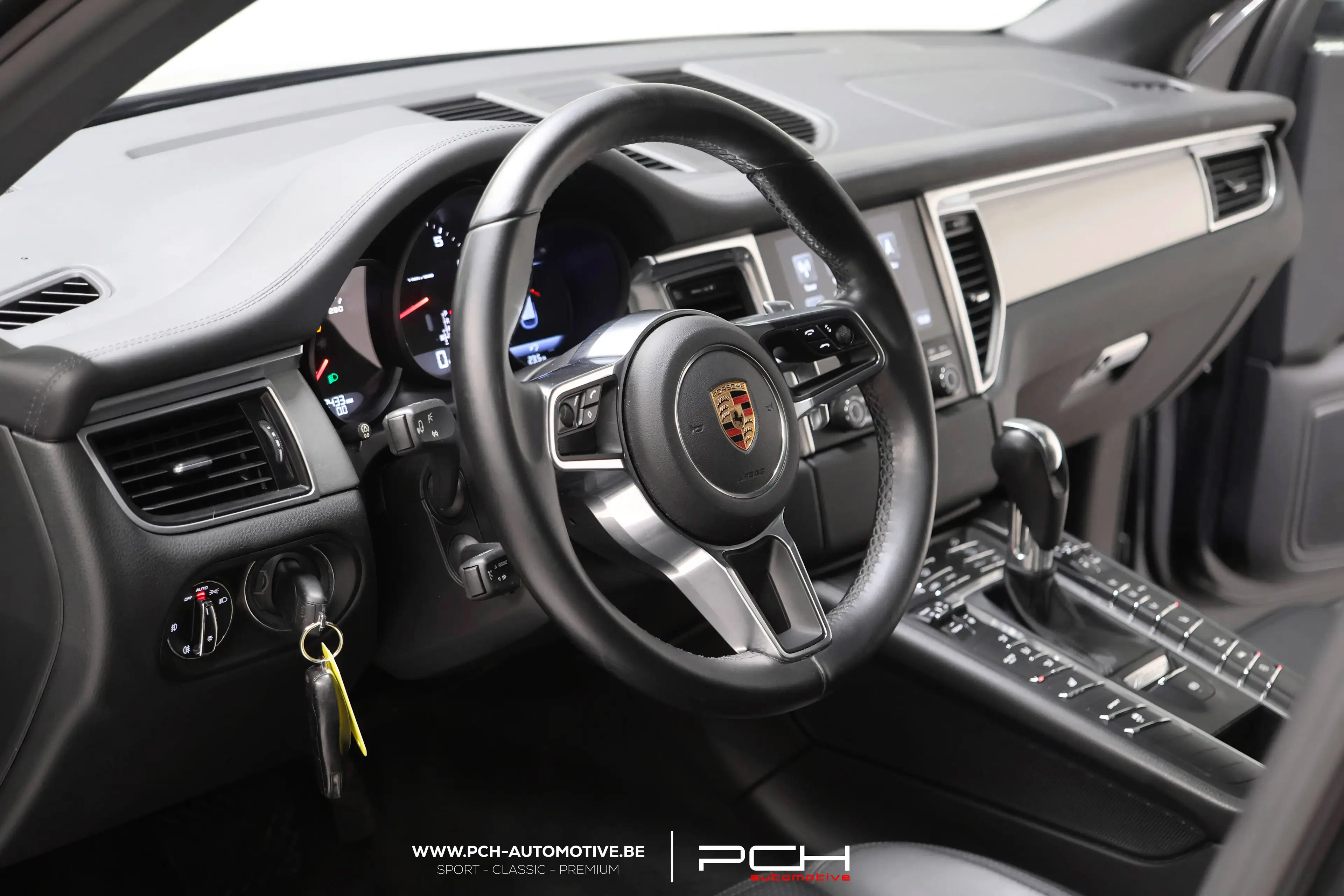 Porsche Macan 2.0 Turbo 252cv PDK Aut. GPS / PDLS+ / TOIT PANO / CARNET COMPLET PORSCHE CENTRE / 1er PROPRIETAIRE — photo 13