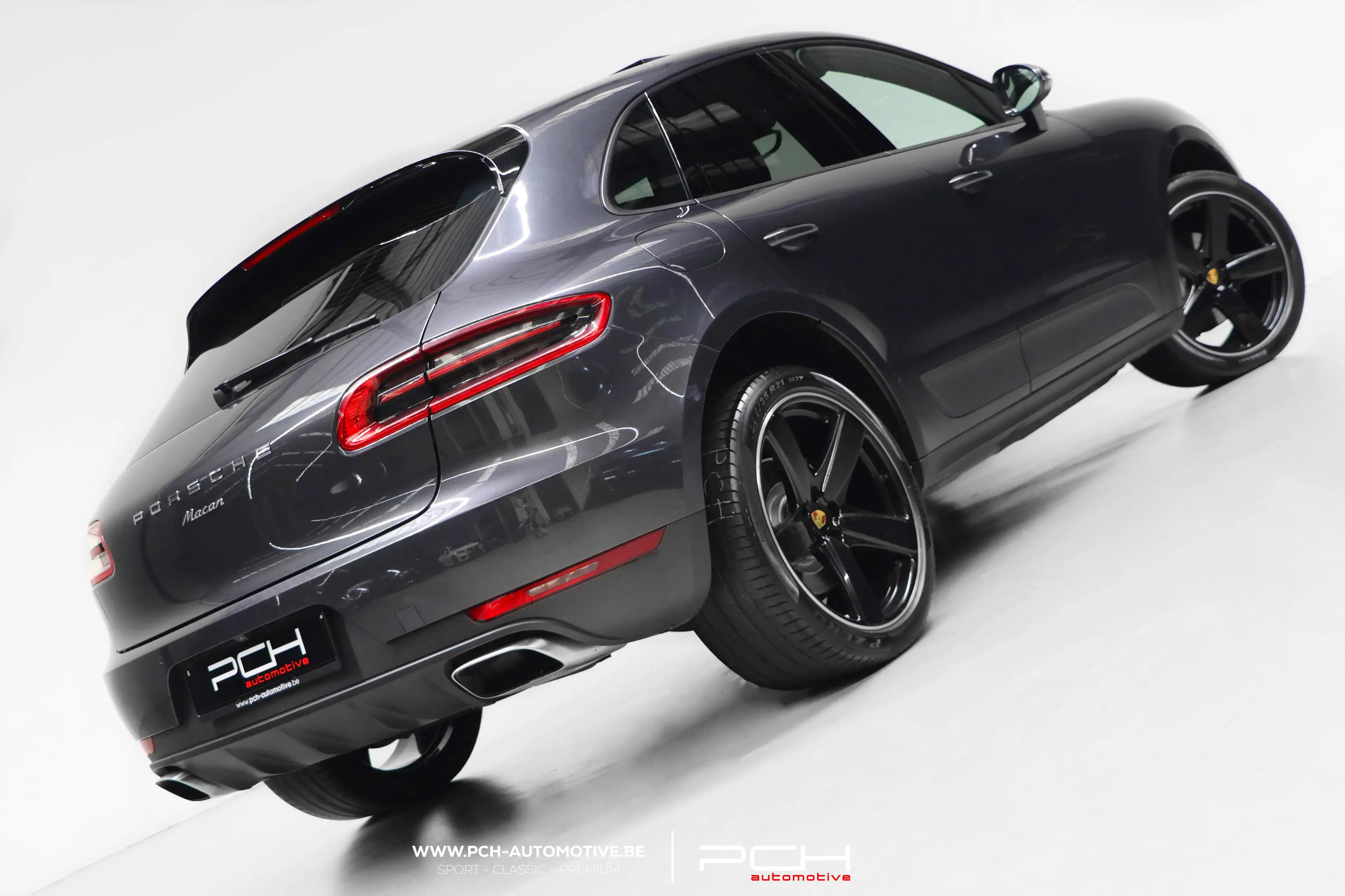 Porsche Macan 2.0 Turbo 252cv PDK Aut. GPS / PDLS+ / TOIT PANO / CARNET COMPLET PORSCHE CENTRE / 1er PROPRIETAIRE — photo 2