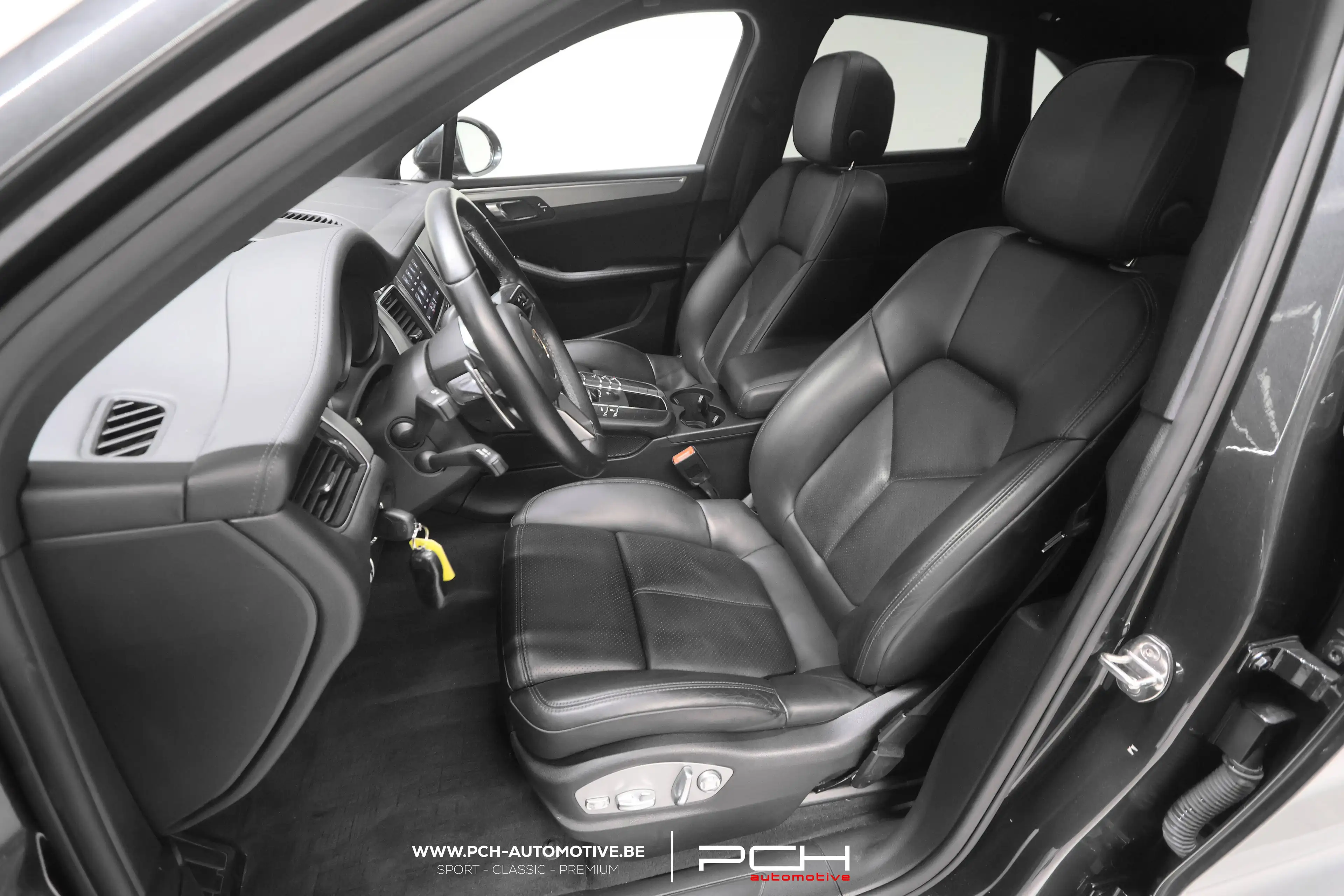 Porsche Macan 2.0 Turbo 252cv PDK Aut. GPS / PDLS+ / TOIT PANO / CARNET COMPLET PORSCHE CENTRE / 1er PROPRIETAIRE — photo 9