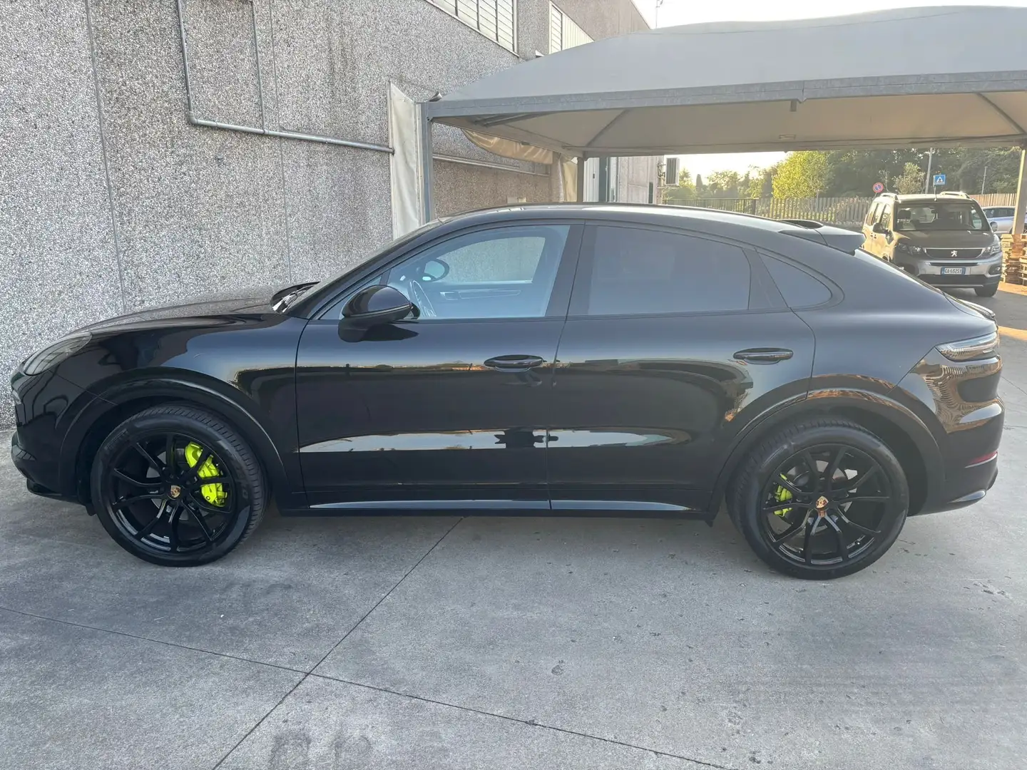 Porsche Cayenne Coupè 3000 Platinum Edition imm.12/2022 Noir - 2
