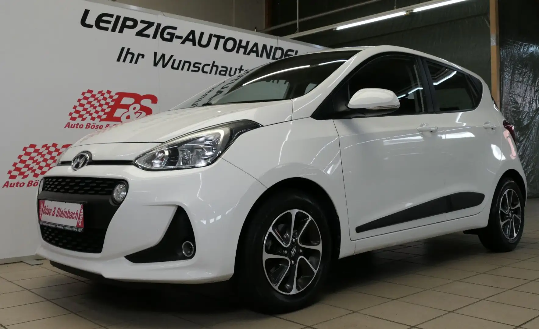 Hyundai i10 Style*NAV*SHZ*PDC*GRA*KLIMA* Bianco - 1